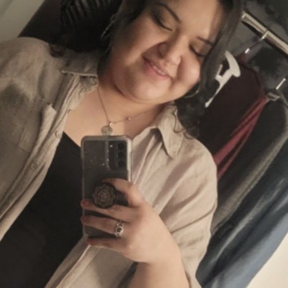 Meet your Posher, Lydia - Picture 1 of 1